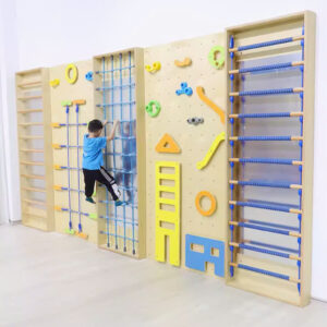 Khung leo tường trong nhà